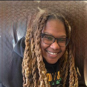 Meet your Posher, Chanel